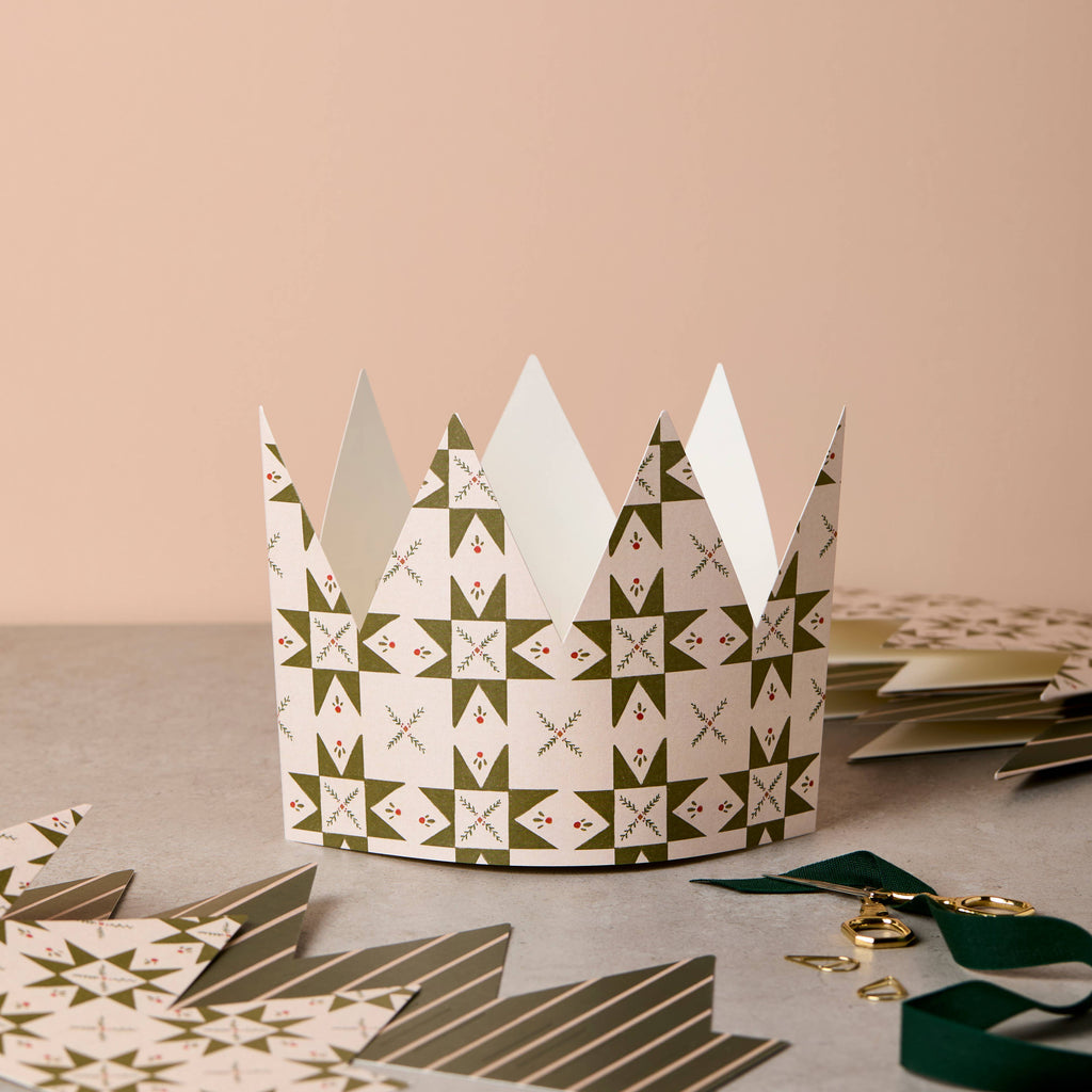 Katie Leamon - Pack of 6 Green & Red Quilt Pattern Christmas Crown Cards